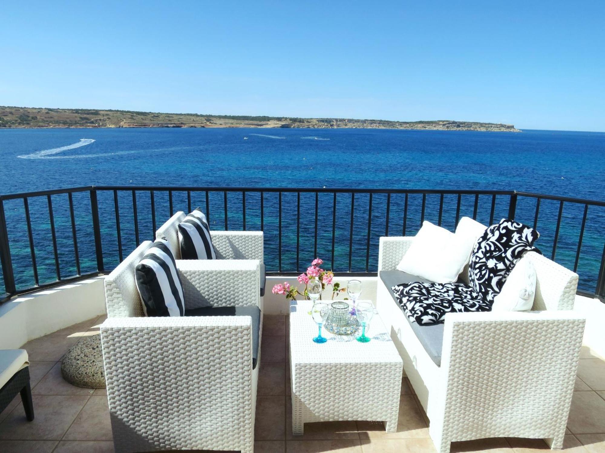 Seafront Apartment Terrace, Lounger & Panoramic Ocean Views Mellieha Exterior photo