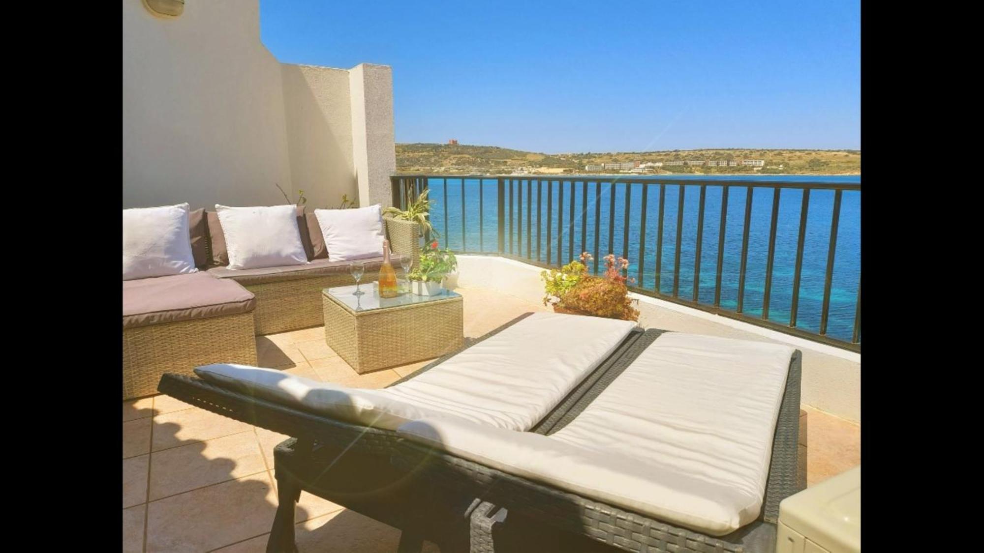 Seafront Apartment Terrace, Lounger & Panoramic Ocean Views Mellieha Room photo