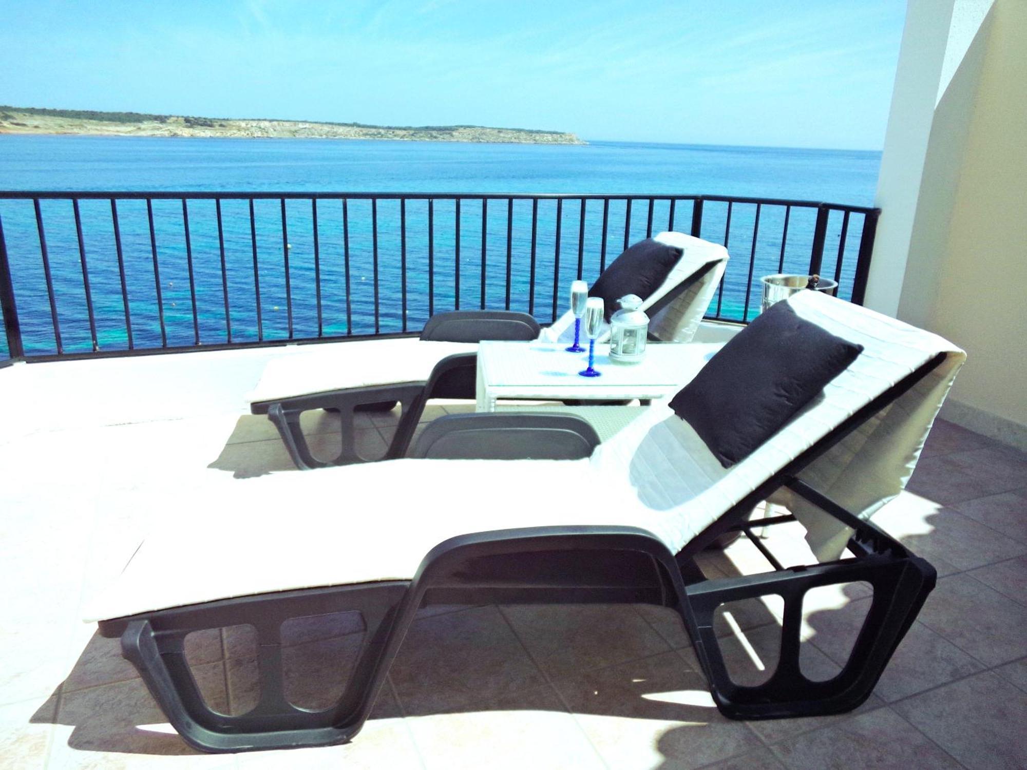 Seafront Apartment Terrace, Lounger & Panoramic Ocean Views Mellieha Exterior photo