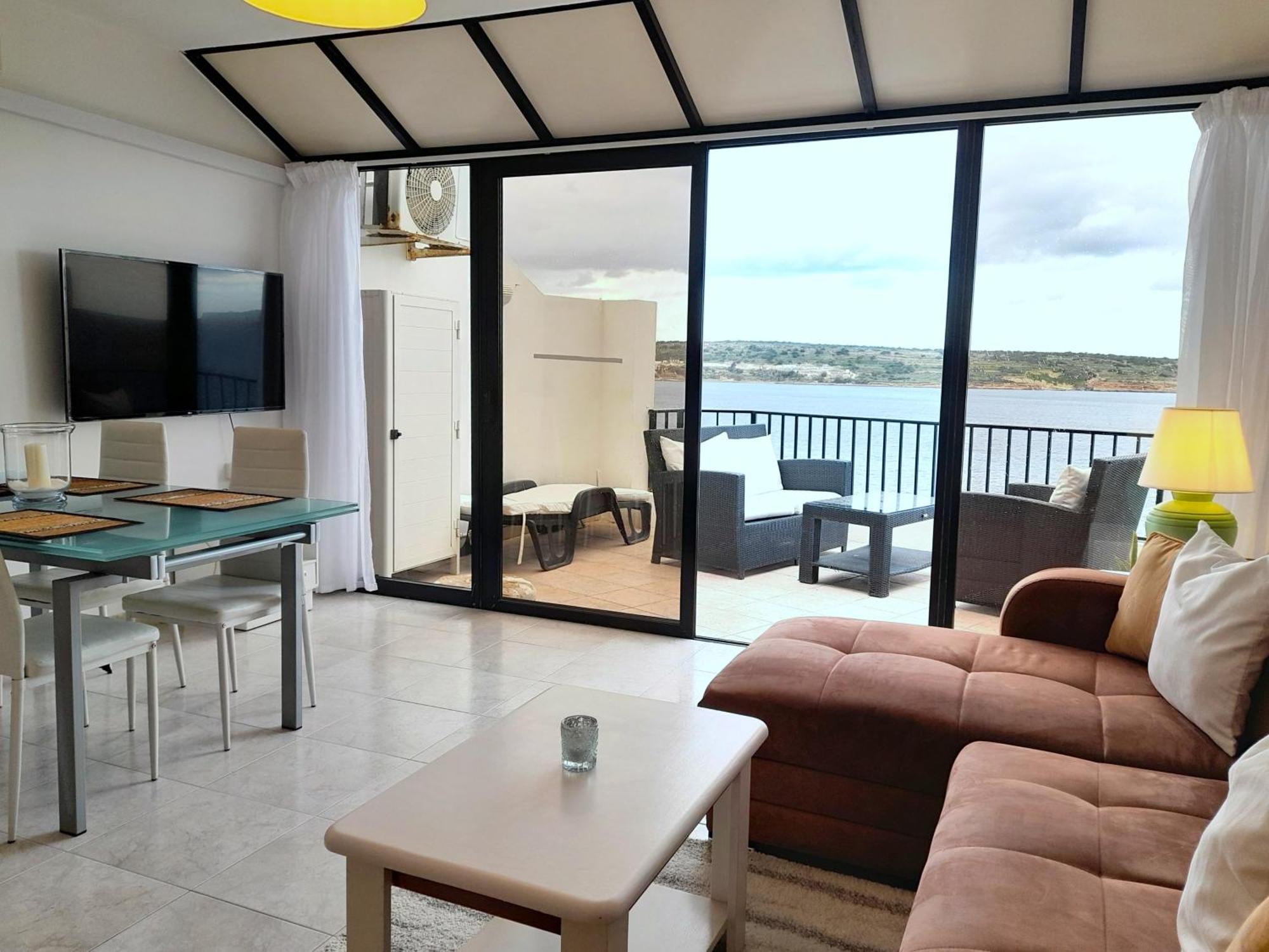 Seafront Apartment Terrace, Lounger & Panoramic Ocean Views Mellieha Room photo